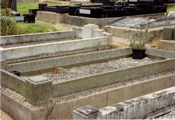 Photograph of the grave of Harcourt Roberts